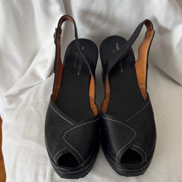 Re-Mix Shoes - RE-MIX Black Women's Slingback Wedges
Size 9